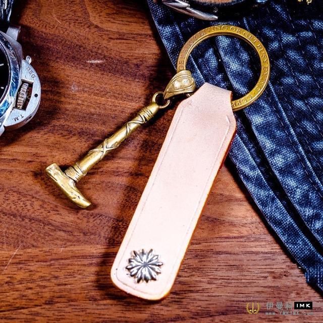 The brass keychain seen in the physical store, all exquisite, men like news 图3张